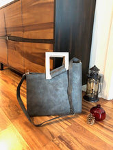 Charger l'image dans la galerie, Hand-made Vegan Leather Everyday Tote Bag