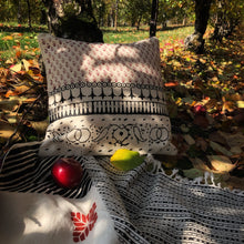 Charger l&#39;image dans la galerie, Baloochi Handmade Qalamkari Cushion with Pillow Insert
