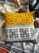 Charger l&#39;image dans la galerie, Dordoone Yellow Handmade Cushion
