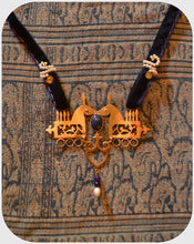 Load image into Gallery viewer, Varjand motif Necklace
