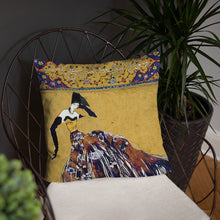 Charger l&#39;image dans la galerie, &quot;Vogue&quot; Pillow
