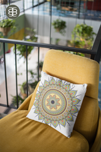 Charger l&#39;image dans la galerie, Mina Square Pillow
